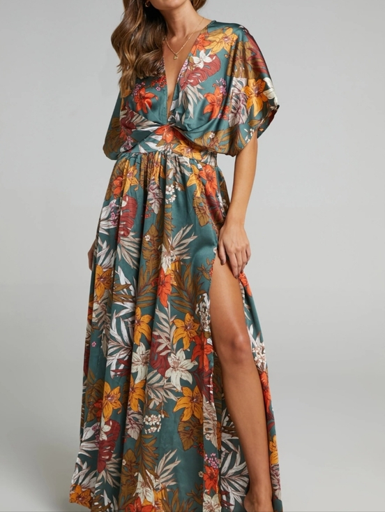 Showpo. Dresses & Skirts - NWOT Size US 6 Showpo Aussie Floral Deep V-Neck Maxi Dress Tropical Boho